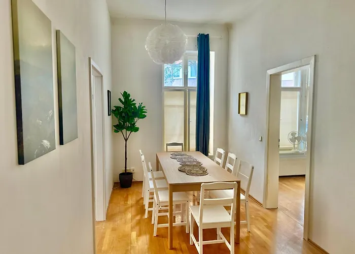 Appartement 4 Bedroom Stylish With Backyard Vienne