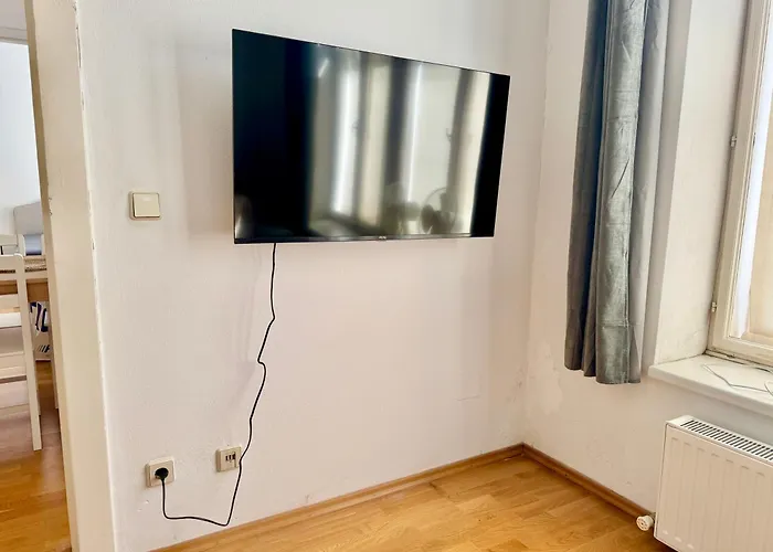 Appartement 4 Bedroom Stylish With Backyard