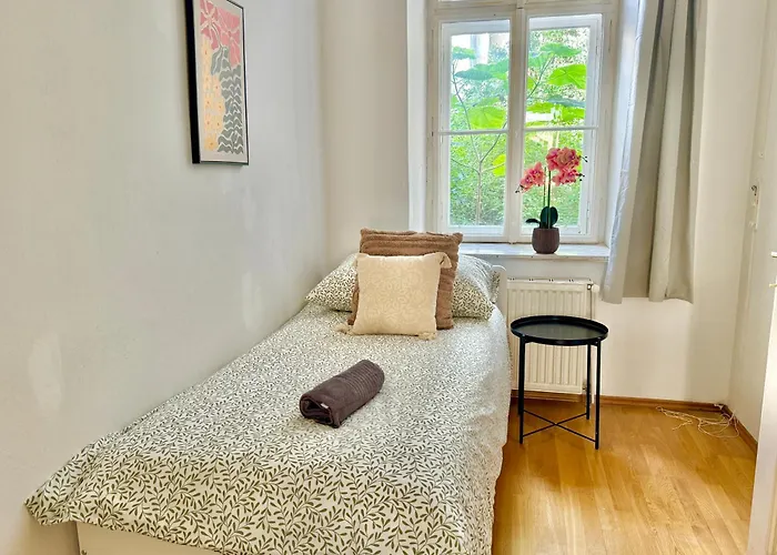 4 Bedroom Stylish With Backyard Appartement Vienne