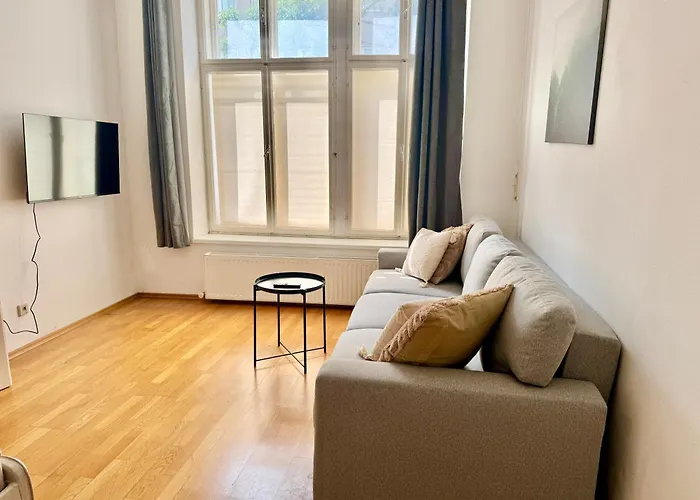 4 Bedroom Stylish With Backyard Appartement Vienne
