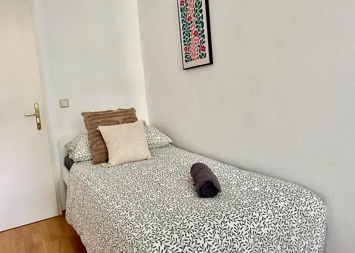Appartement 4 Bedroom Stylish With Backyard *