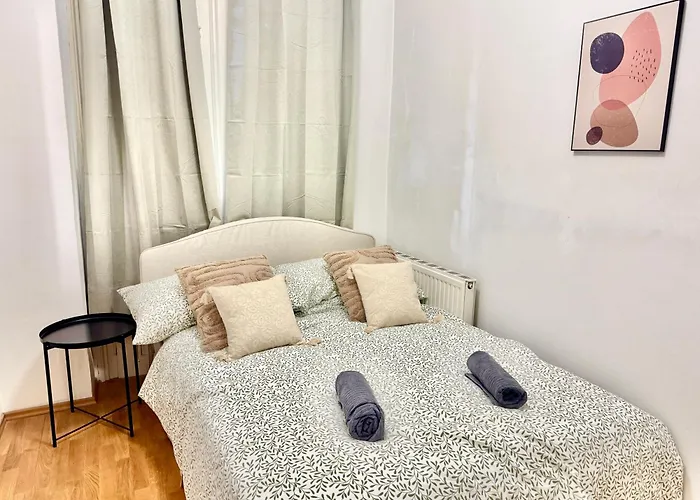 Appartement 4 Bedroom Stylish With Backyard Vienne