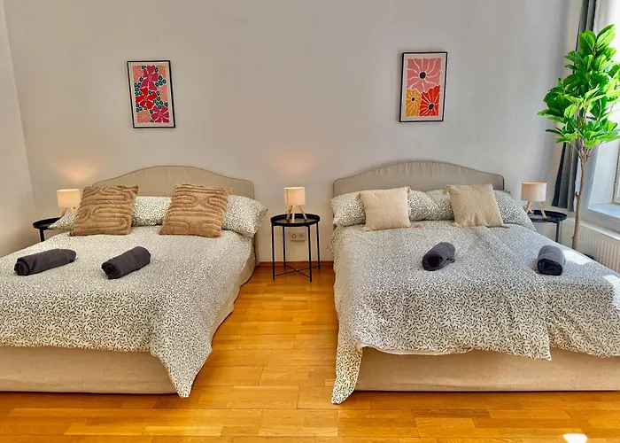4 Bedroom Stylish With Backyard Appartement