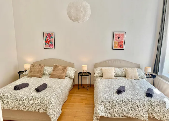 4 Bedroom Stylish With Backyard Appartement Vienne